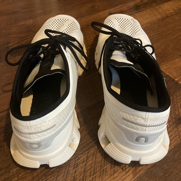 On Cloud X Running White and Black Shoes 11.5 - Picture 4 of 6
